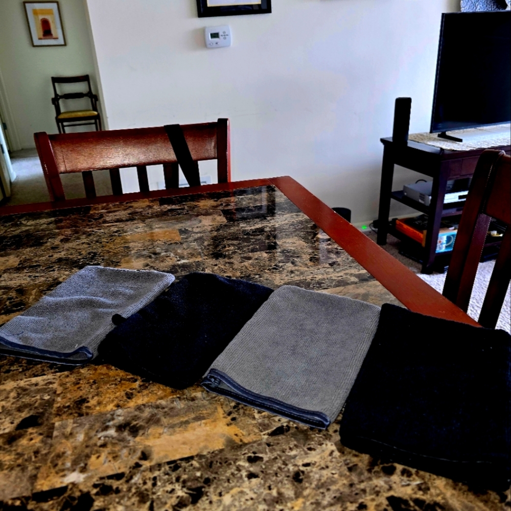 Elagent Black And Grey Washcloth Set..